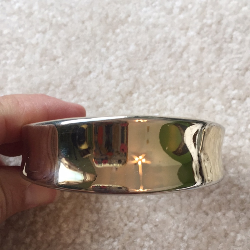 Goldtone bangle
